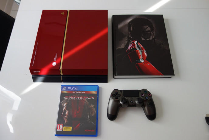 Vends PS4 collector metal+ jeux + livre + manette