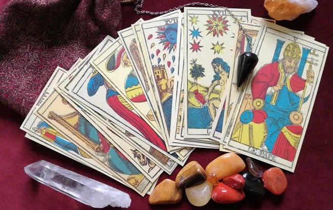 Voyante : Tarot de Marseille avec Claudia